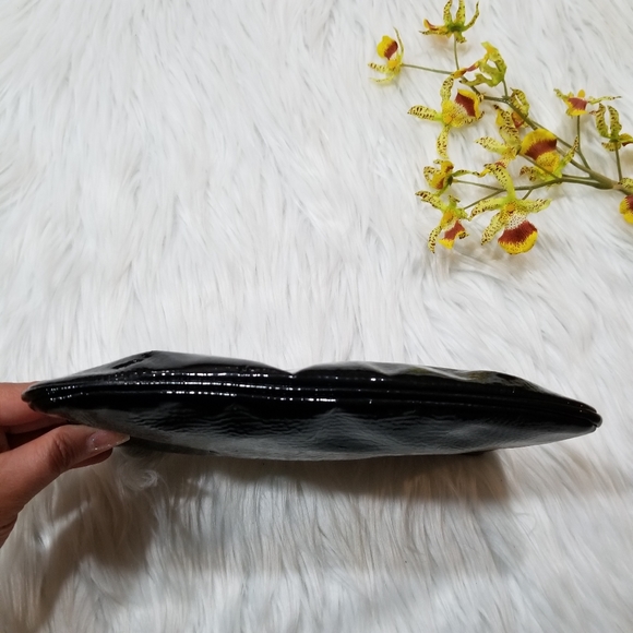 EXPRESS Black Patent Leather Wristlet, Zipper Closure. - Picture 10 of 16